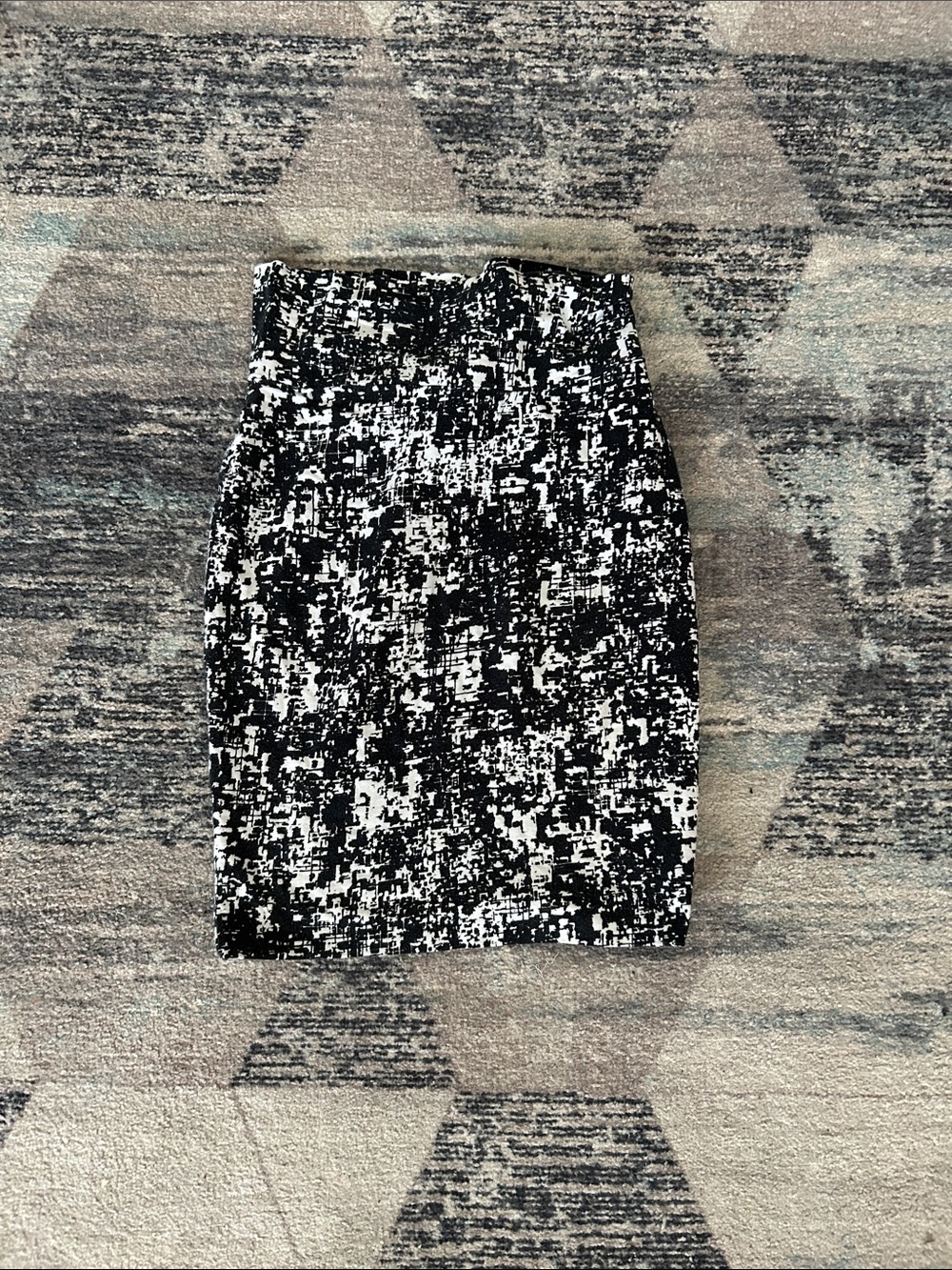 Lily White Black & White Graphic Pencil Skirt